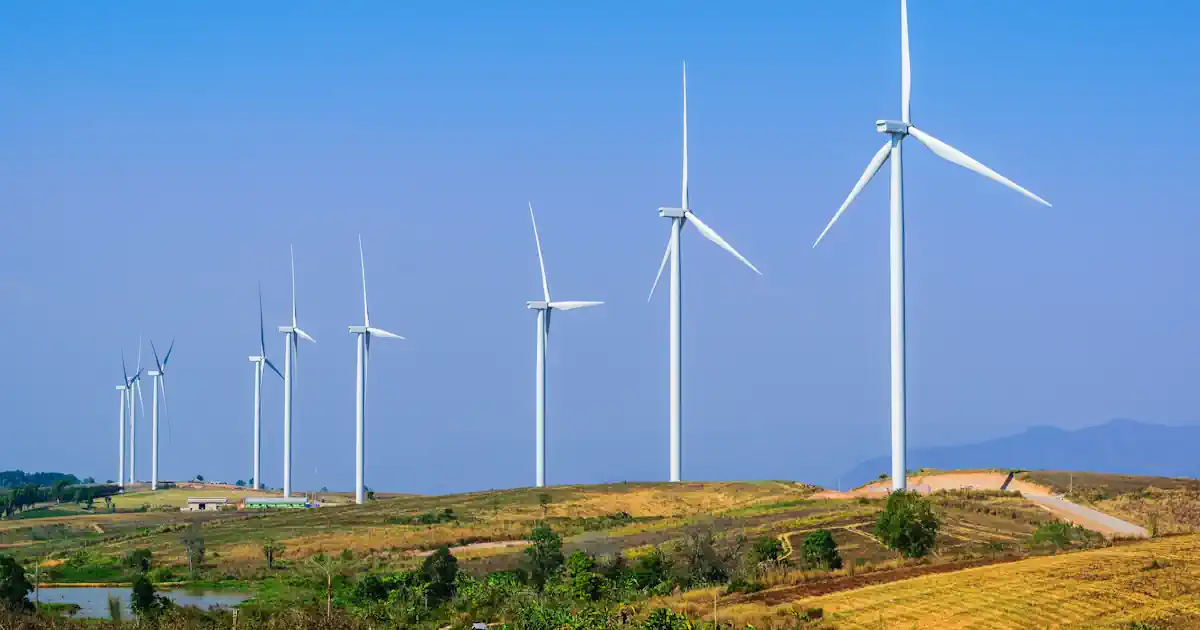 Großer Windpark in schöner Landschaft