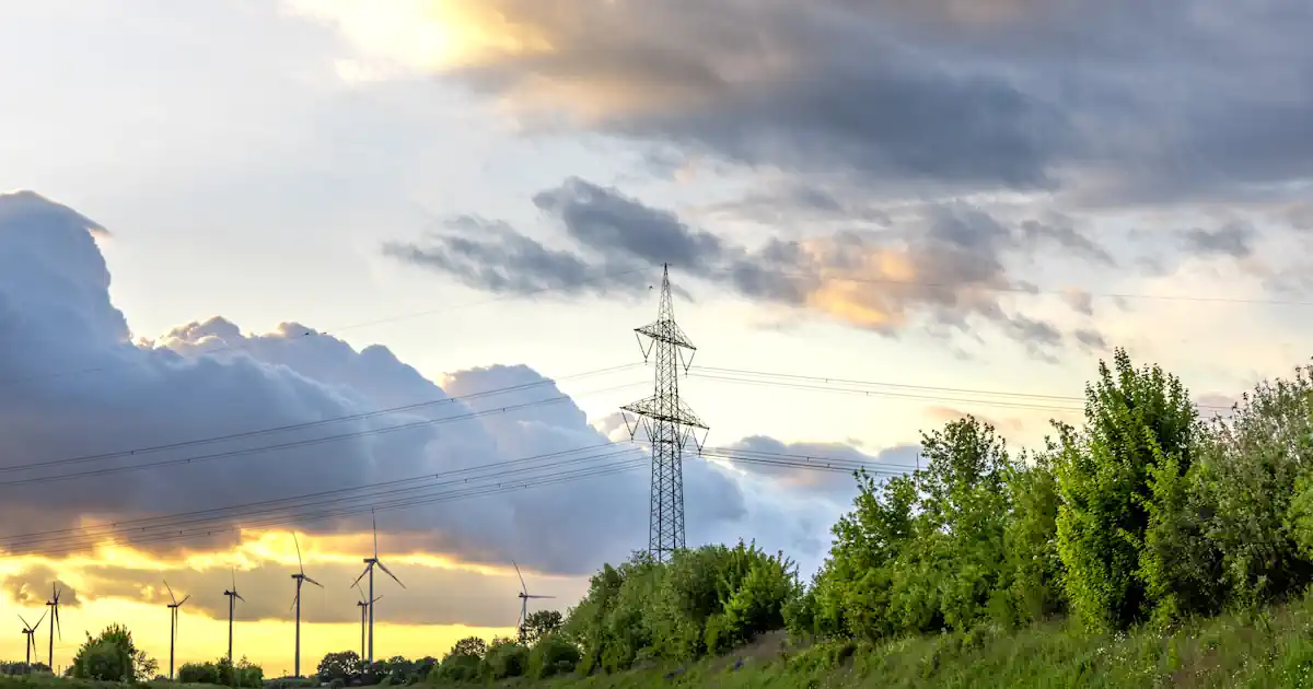 Sonne Windpark Strommast